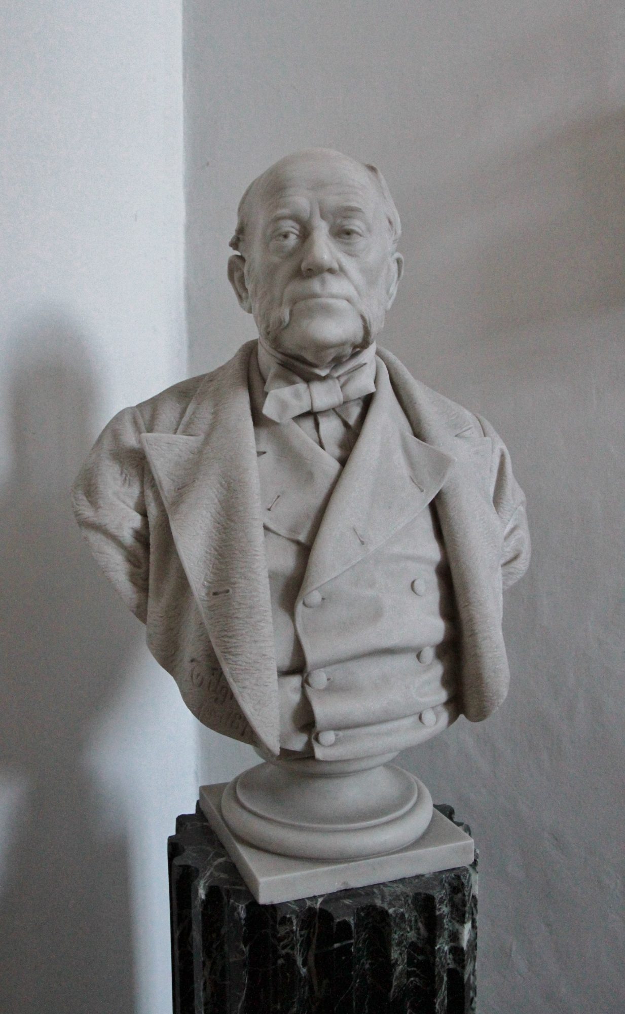 Karl von Rokitansky's bust, Josephinum, Vienna - 02.jpg